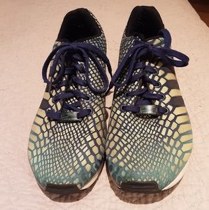 Adidas Torsion athletic shoe, size 7